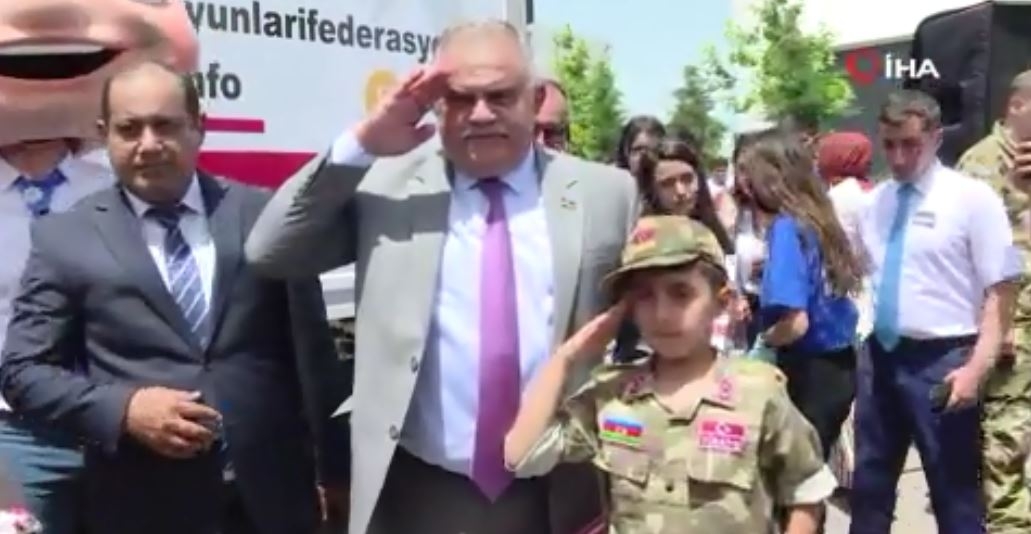 Türkiye’den şehit çocukları için yolladığı “Hediye Karavanı” tırı Azerbaycan’a ulaştı