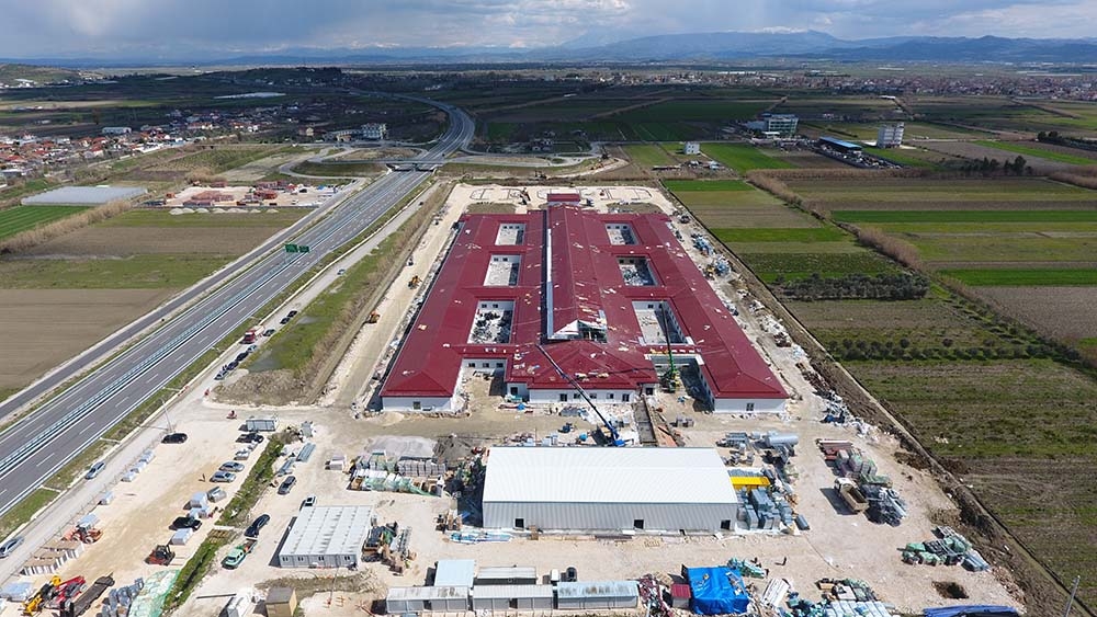 Türkiye’nin Arnavutluk’ta inşa ettiği hastanede sona doğru