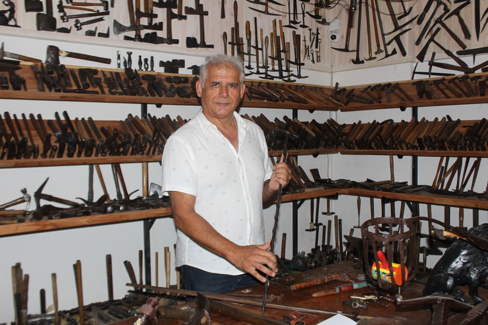 Türkiye’nin ilk çekiç koleksiyonunu kurdu