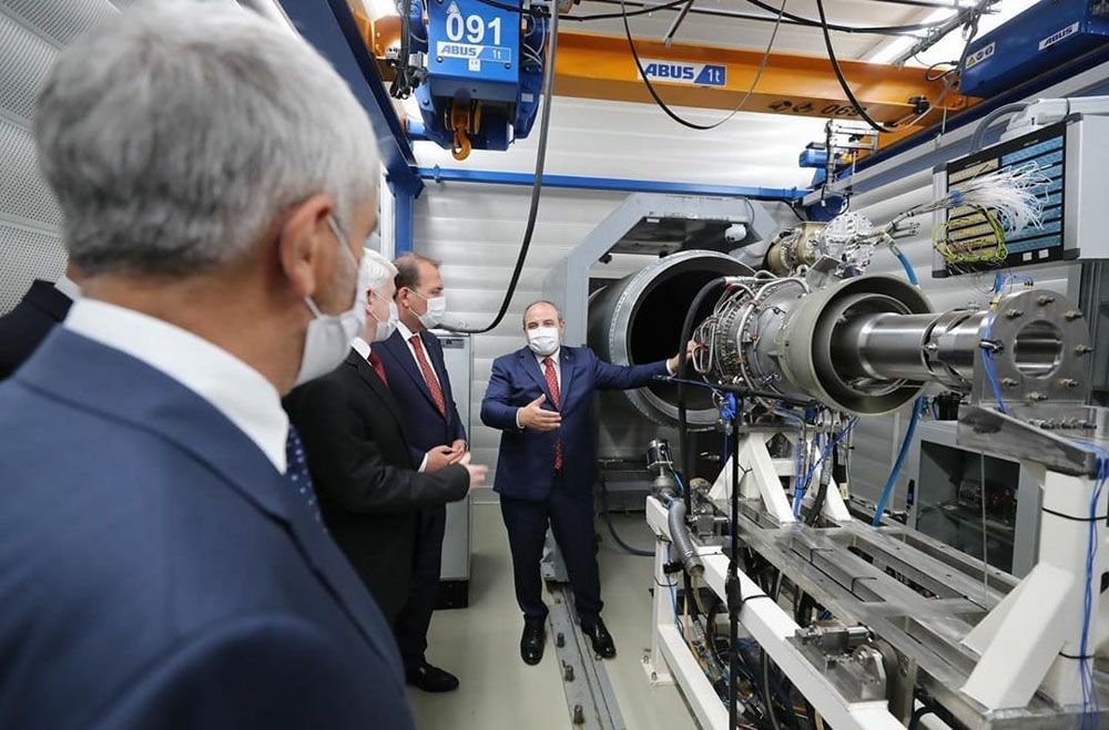 Türkiye’nin Orta Menzilli Gemi Savar ilk hava solumalı füze motoru test edildi