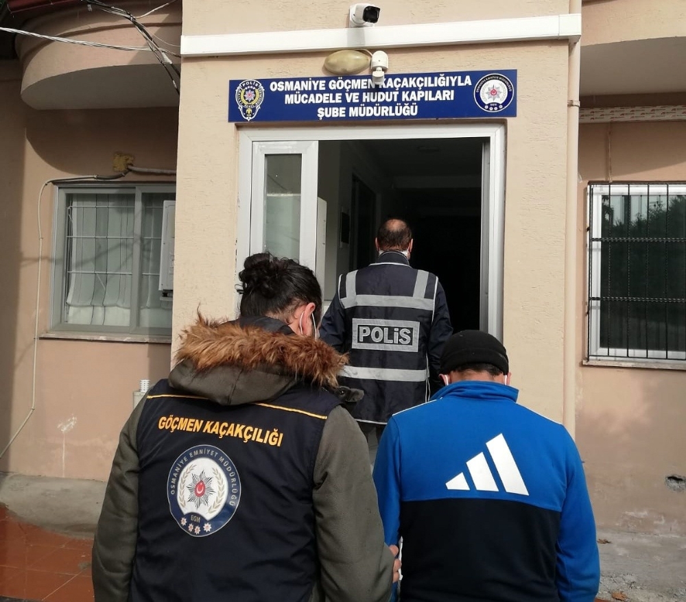 Türkiye’ye yasa dışı giren Suriyeli saklandığı barakada yakalandı