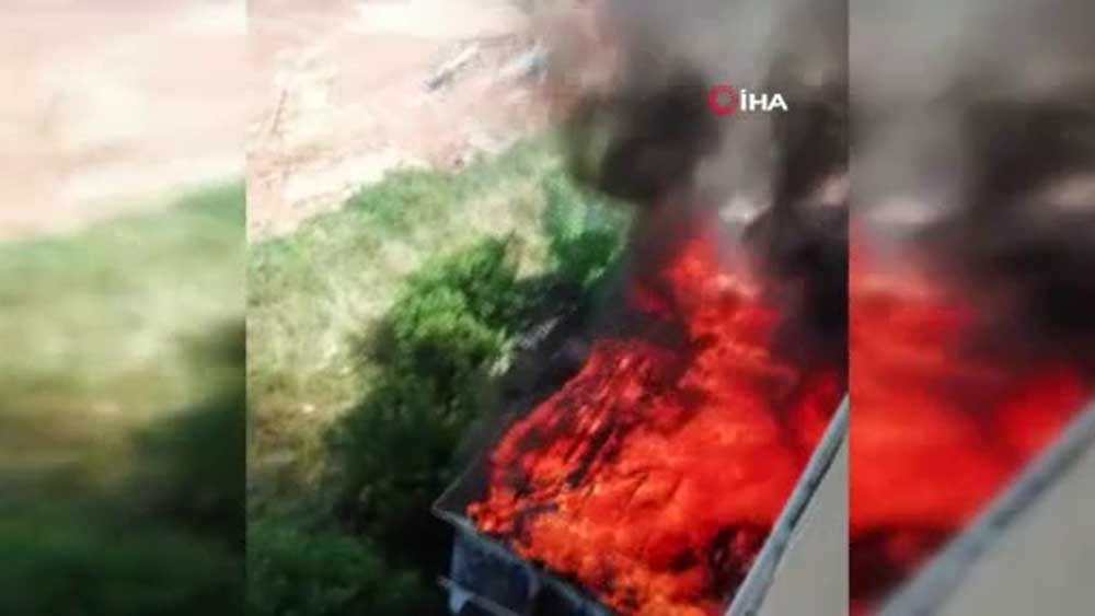 Tuzla’da binanın çatısının alev alev yandığı anlar kamerada