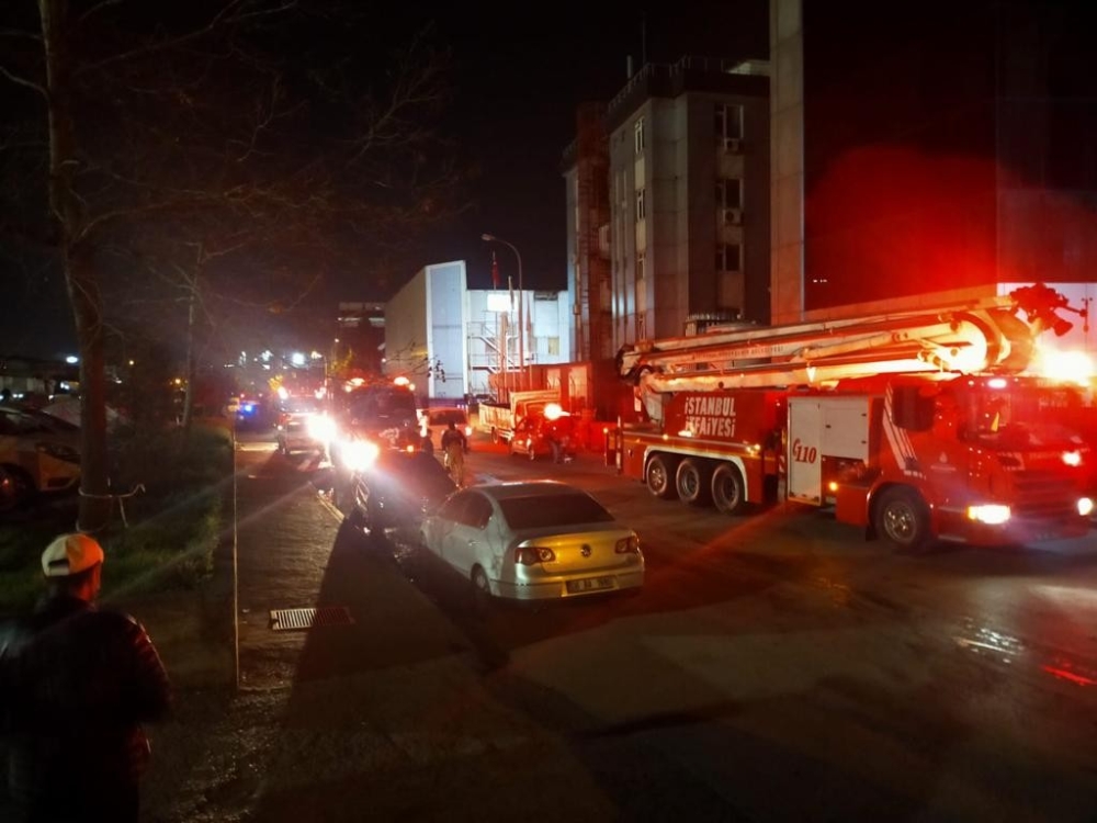 Tuzla’da tersaneler bölgesinde korkutan gemi yangını