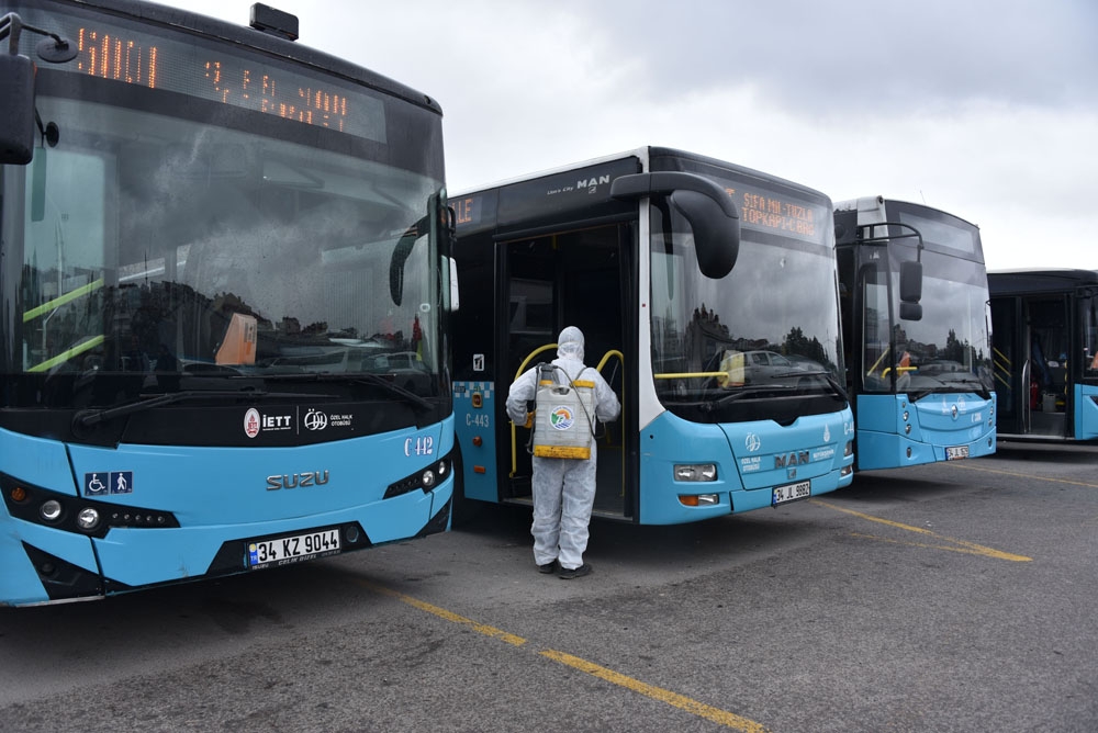 Tuzla’da toplu taşıma araçları ve duraklar dezenfekte ediliyor