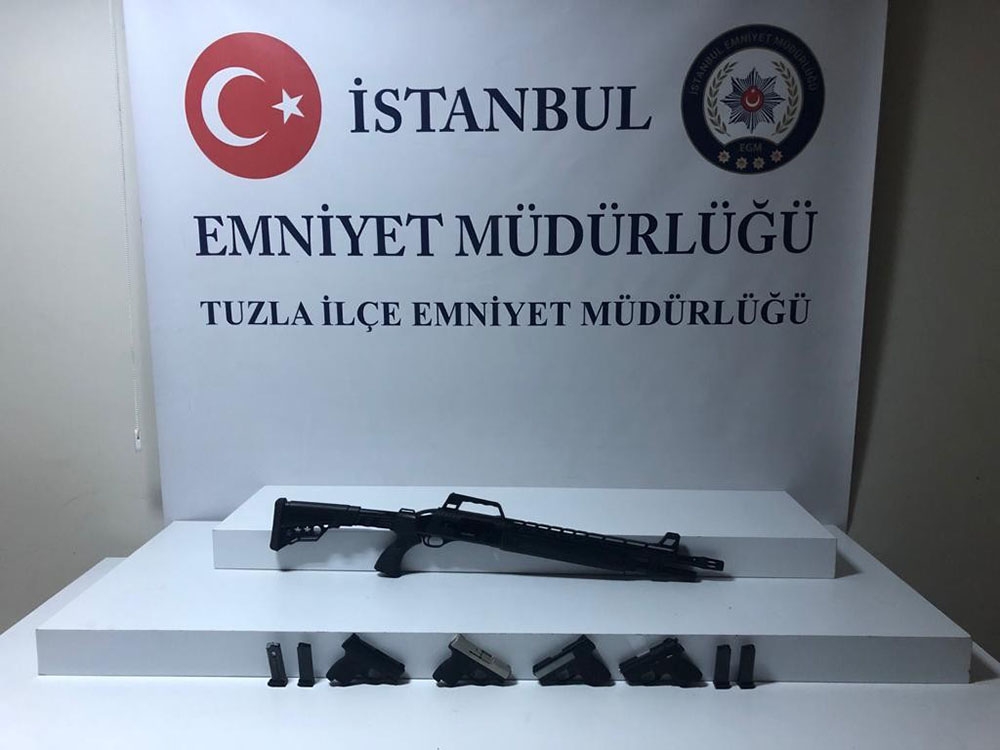 Tuzla’da yasa dışı silah ticareti yapan 2 kişi yakalandı