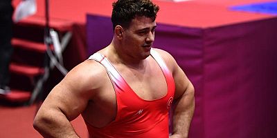 Üç milli güreşçimiz Tiran'da yarı finale yükseldi