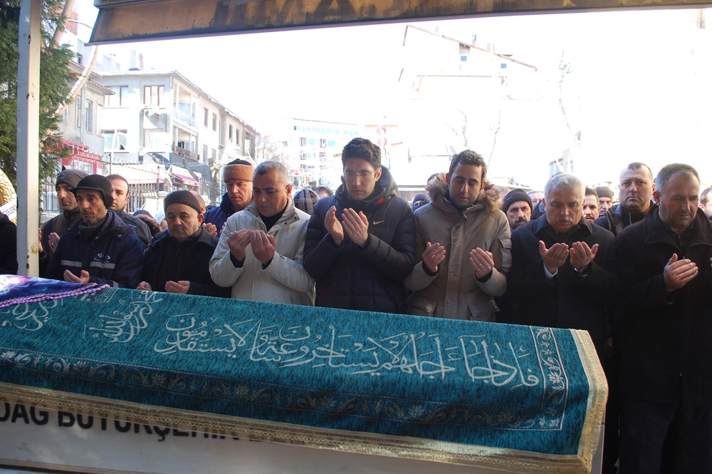 Uçak kazasında ölen diş hekimi kadın son yolculuğuna uğurlandı