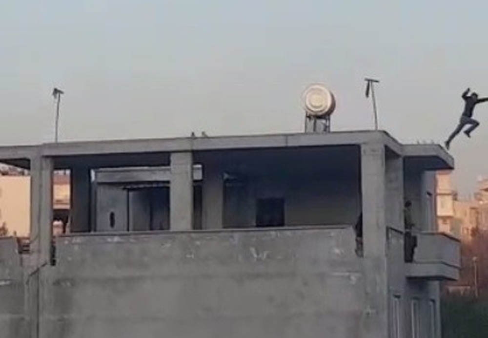 ’Uçan torbacı’ ayağı kırık yakalandı
