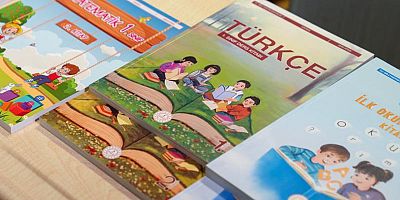 Ücretsiz ders kitapları sıralardaki yerini aldı