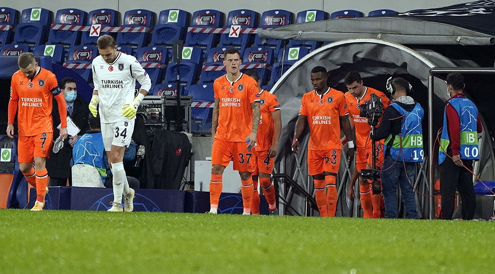 UEFA Şampiyonlar Ligi: Medipol Başakşehir: 0 - Paris Saint-Germain: 0 (Maç devam ediyor)