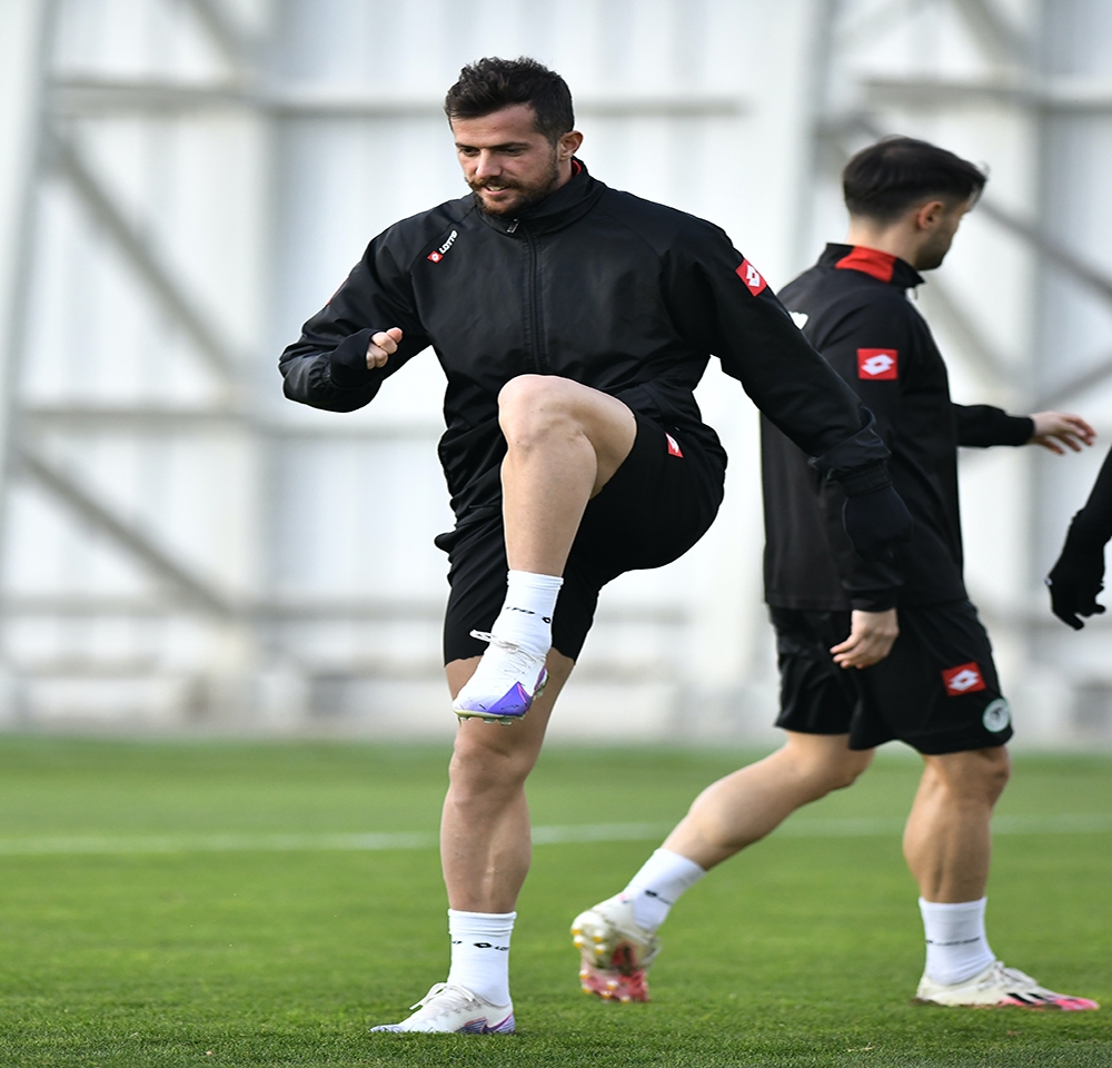 Uğur Demirok Konyaspor’dan ayrıldı