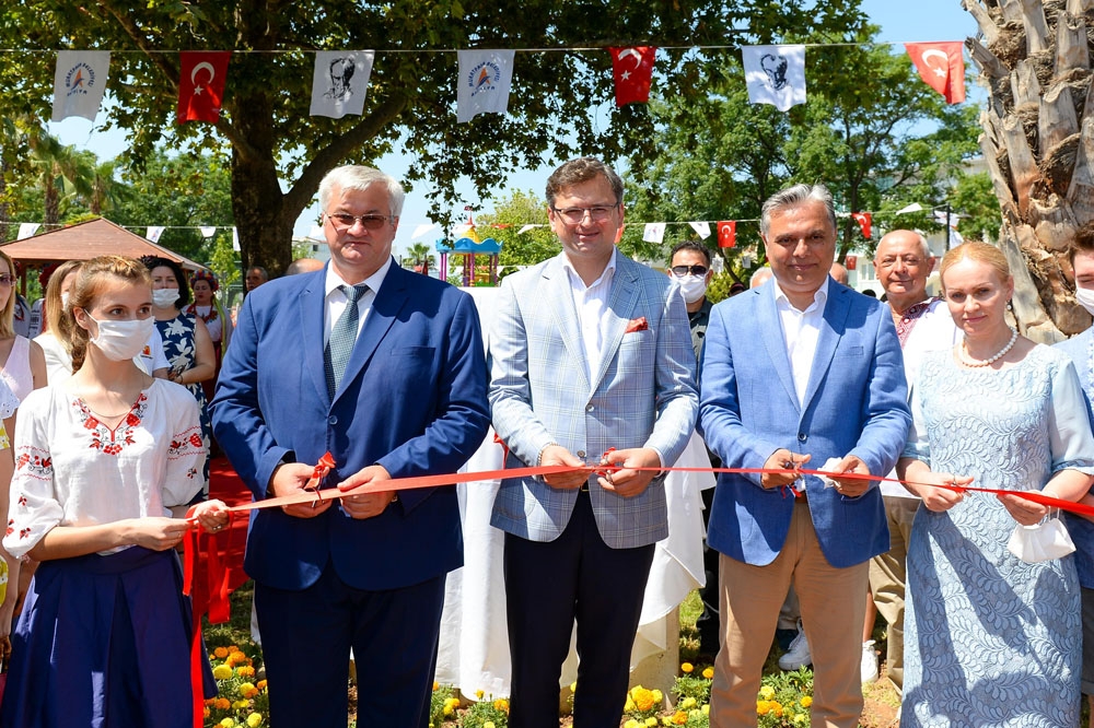 Ukrayna Dışişleri Bakanı Dmitro Kuleba, Antalya’da Kültür parkı açılışı yaptı