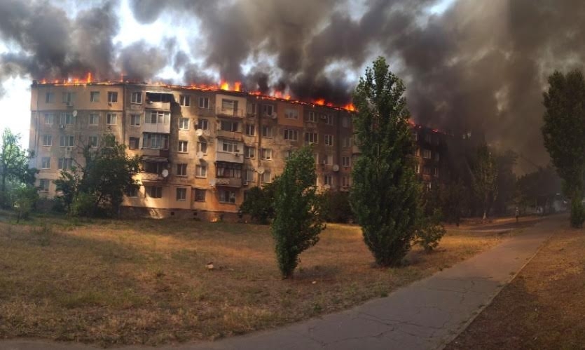Ukrayna’da eşiyle tartışan kişi binayı ateşe verdi