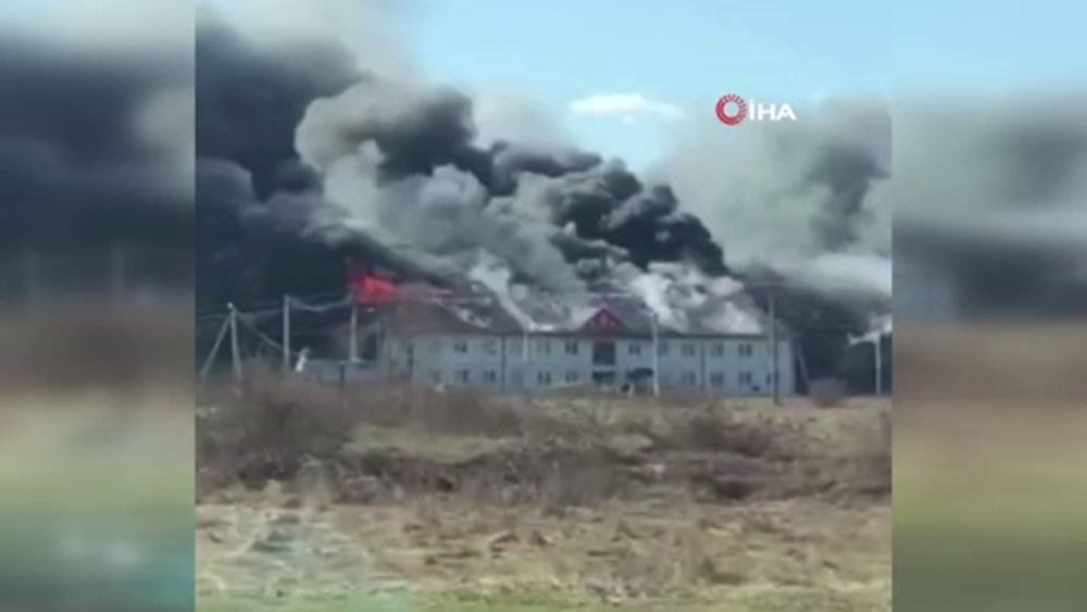 Ukrayna’da göçmelerin kaldığı sitede korkutan yangın