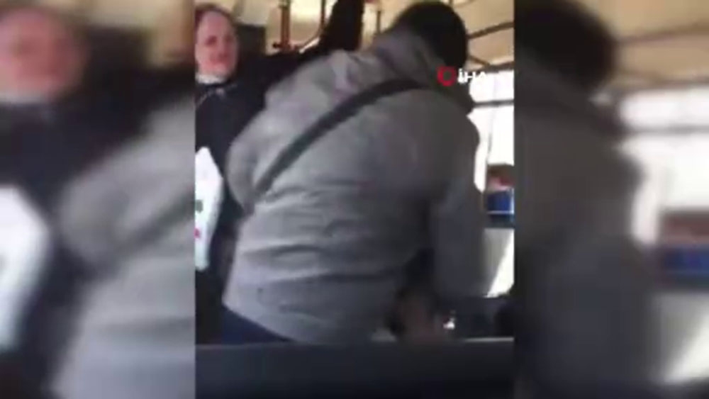 Ukrayna’da öksüren yolcuyu döverek minibüsten attılar