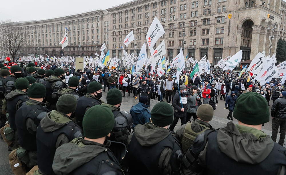 Ukrayna’da protestolar devam ediyor: 40 polis yaralandı