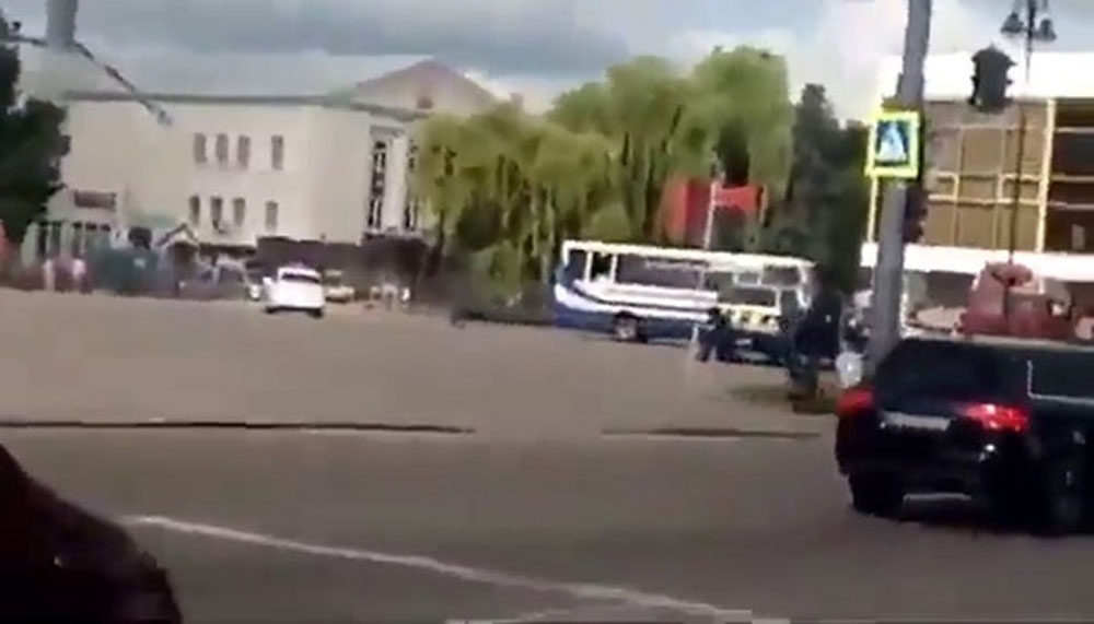 Ukrayna’da rehine takası yapıldı, saldırgan Kiev’e hareket etti
