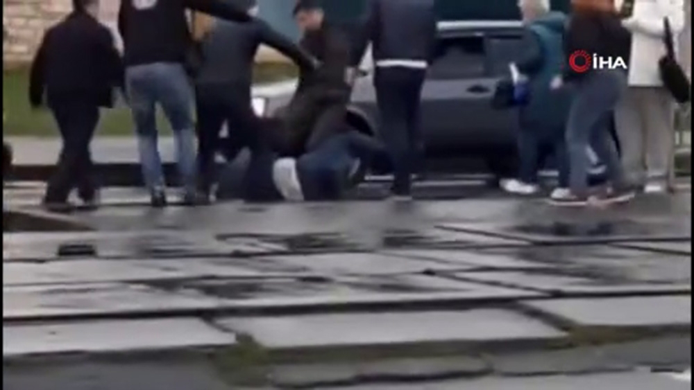 Ukrayna’da yolcular maske takmalarını söyleyen vatmanı dövdü