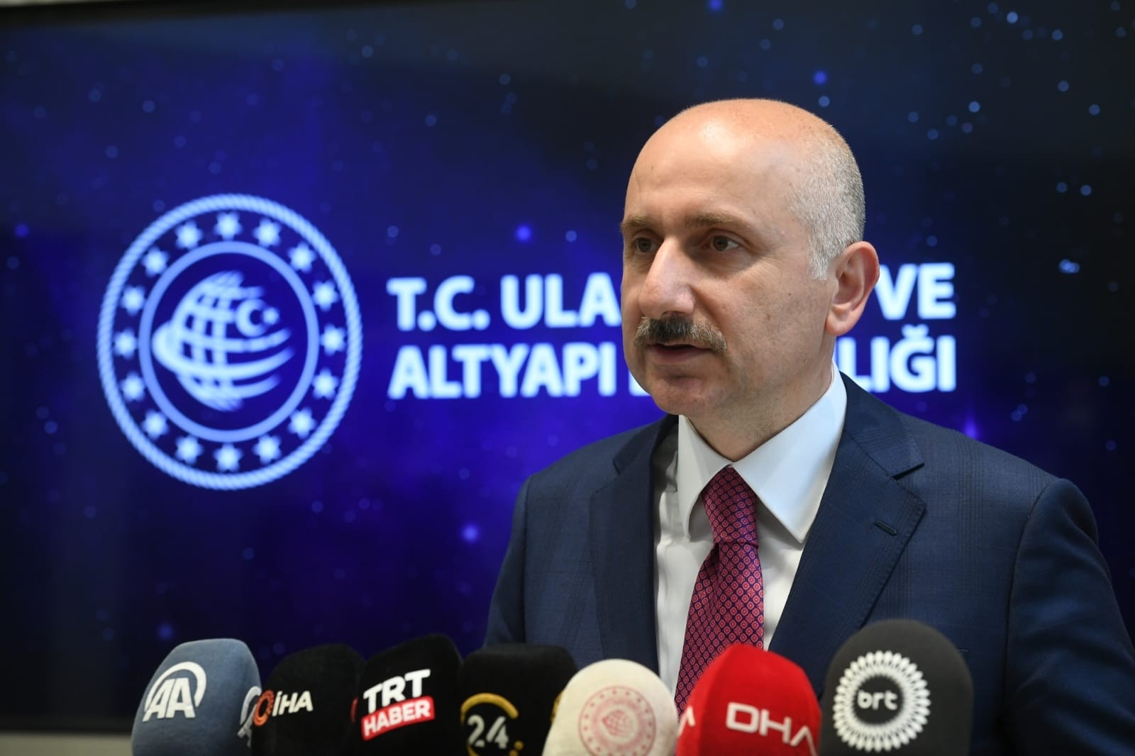 Ulaştırma ve Altyapı Bakanı Karaismailoğlu: 