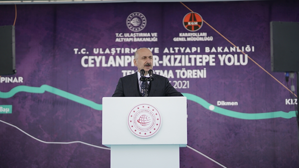 Ulaştırma ve Altyapı Bakanı Karaismailoğlu, Kızıltepe esnafını ziyaret etti