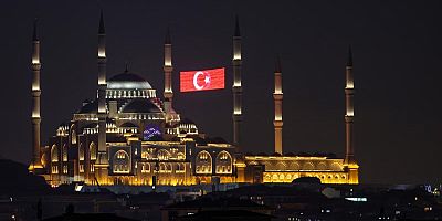 Ülke genelindeki camilerde sela okundu