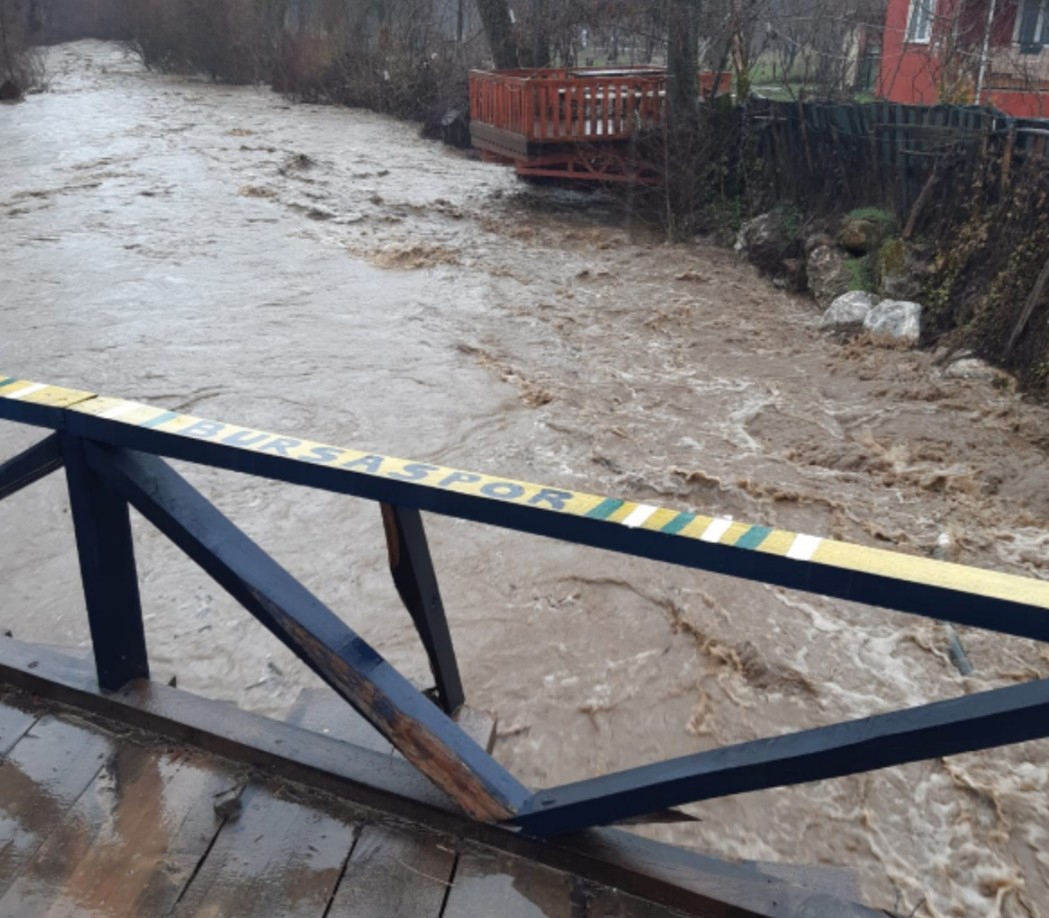 Uludağ’dan gelen dereler taştı...Bursa’da sel alarmı