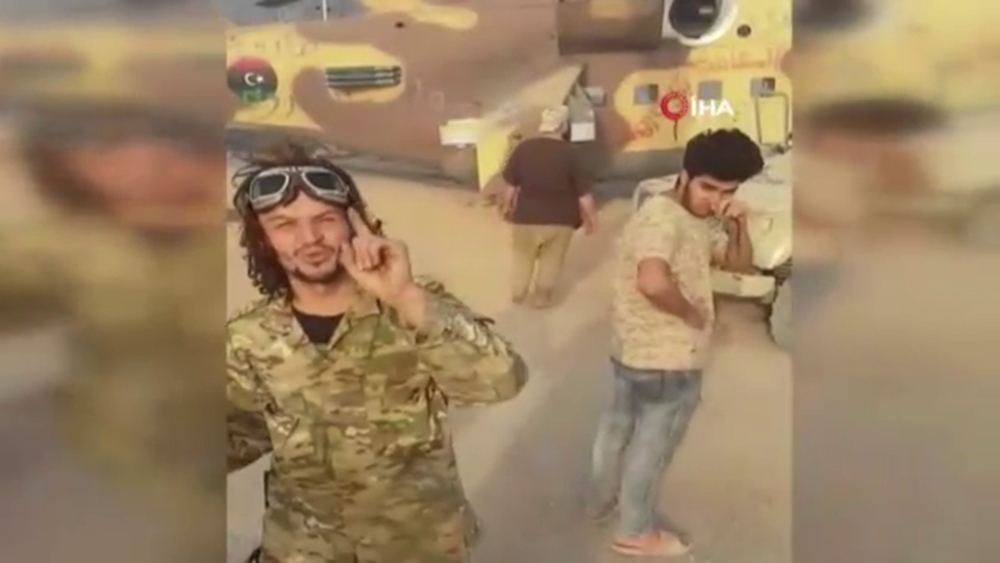 UMH güçleri, Hafter’e ait savaş helikopterini ele geçirdi