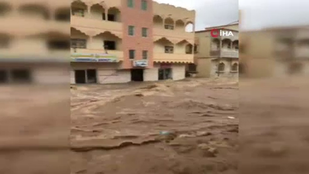 Umman’ı sel vurdu: 1 ölü, 1 kayıp