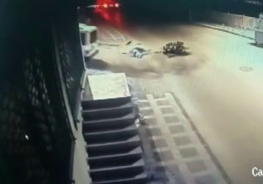 Ümraniye’de feci kaza: Motosikletli metrelerce havaya fırladı