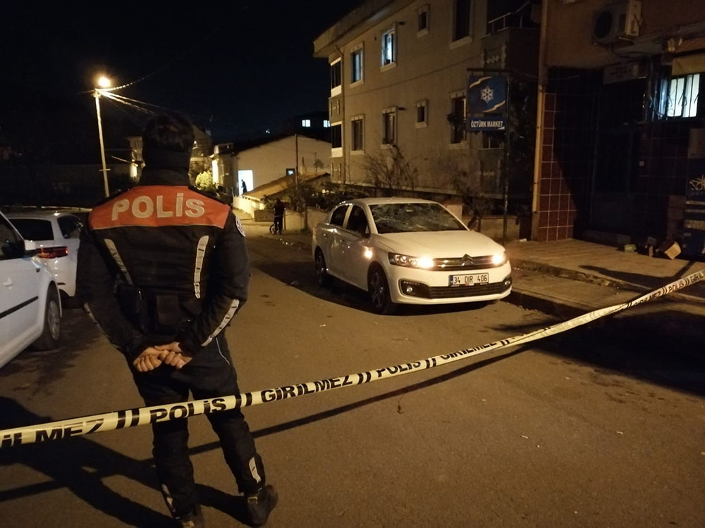 Ümraniye’de iki grubun sokak ortasında kavgasında kan aktı: 3 yaralı