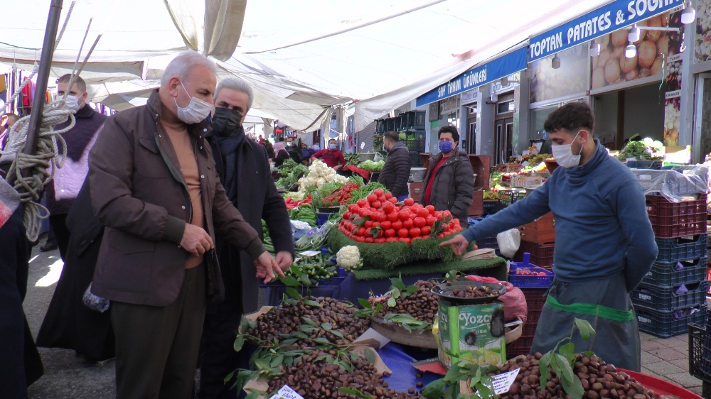 Ümraniye’de kent pazarında korona virüs denetimi
