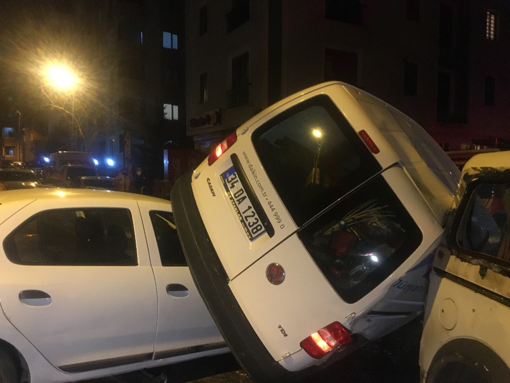 Ümraniye’de kontrolsüz sürücüler dehşet saçtı: 1 yaralı