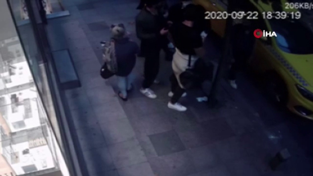 Ünlü Best Model’e silahlı saldırı