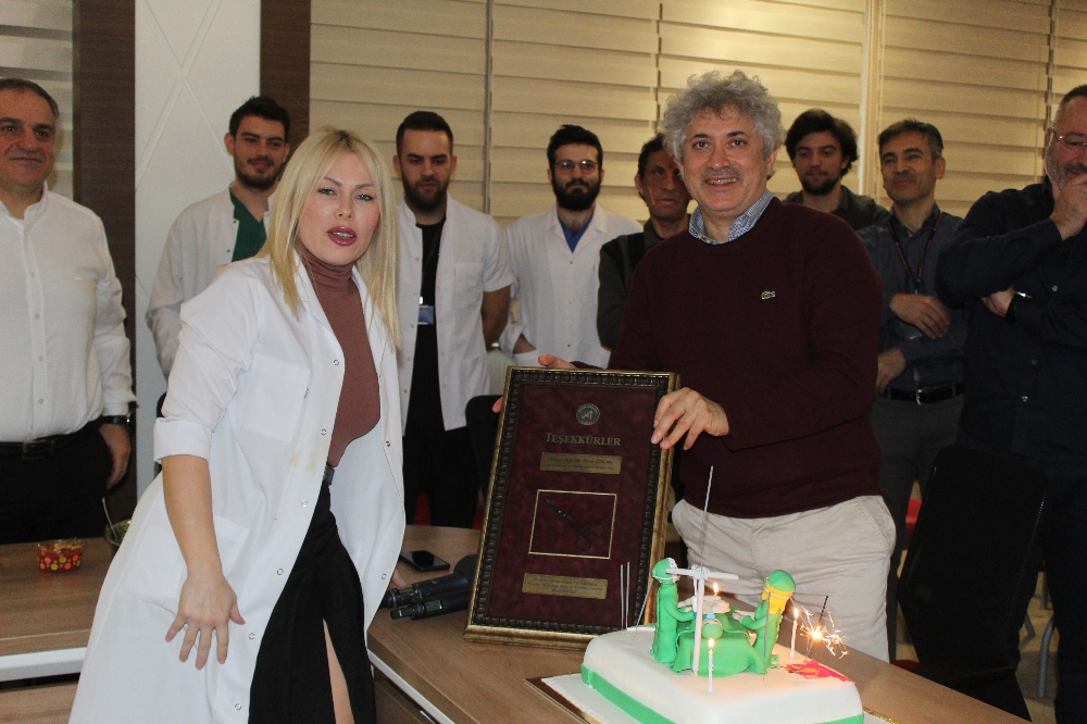 Ünlü Estetik Ve Plastik Cerrah Özkana Eşinden Duygulandıran Doğum Günü