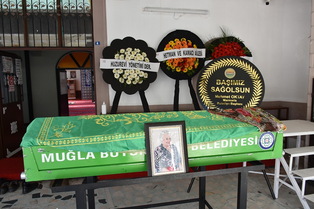 Ünlü sanatçı Altan Karındaş Marmaris’te toprağa verildi