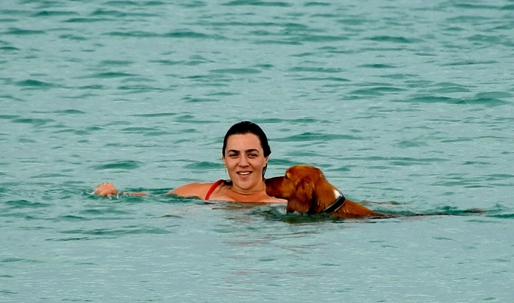 Ünlü tatil merkezi Çeşme’de yağmur öncesi deniz keyfi