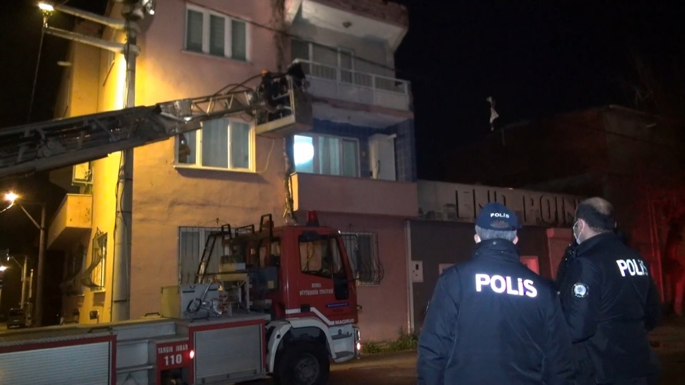 Unutkan vatandaş evine itfaiye merdiveni ile girdi