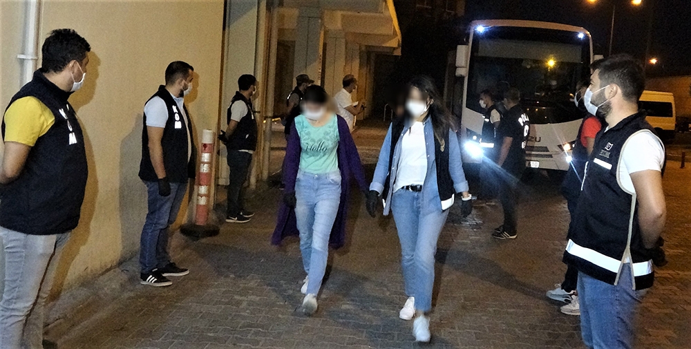 Uşak merkezli 12 ilde gerçekleştirilen FETÖ/PDY operasyonunda 5 kadın tutuklandı