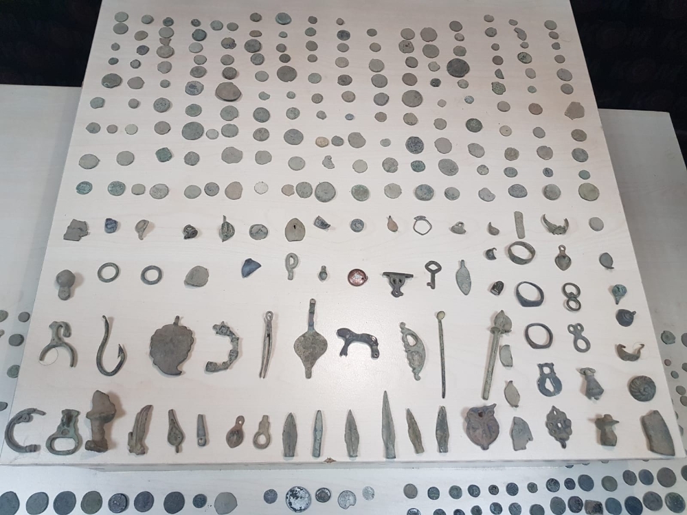Uşak’ta Roma Dönemi’ne ait bin 442 adet tarihi eser ele geçirildi