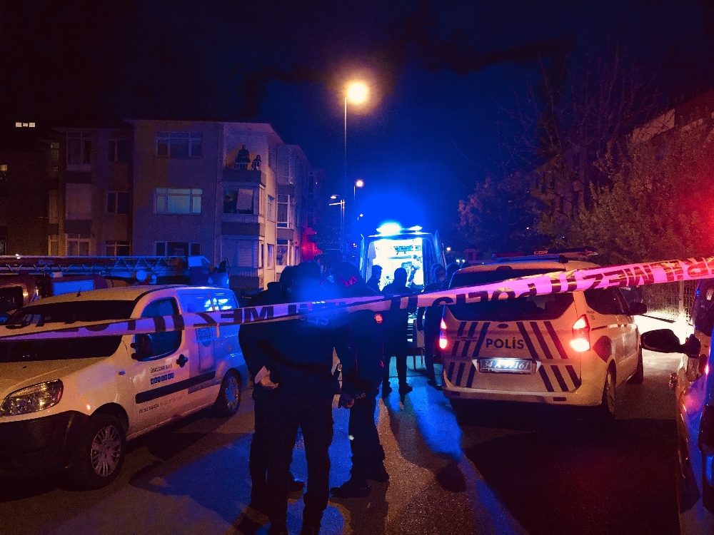 Üsküdar’da apartmanda yangın paniğe neden oldu