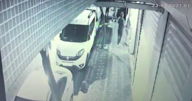 Üsküdar’da evden hırsızlık kamerada