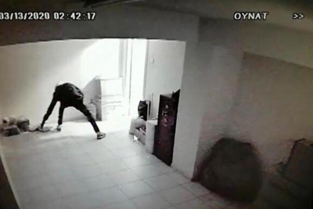 Üsküdar’da maskeli PTT soygunu kamerada
