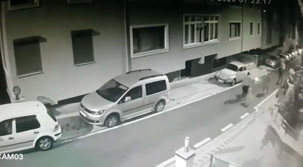 Üsküdar’da silahla dehşet saçan şahıs kamerada