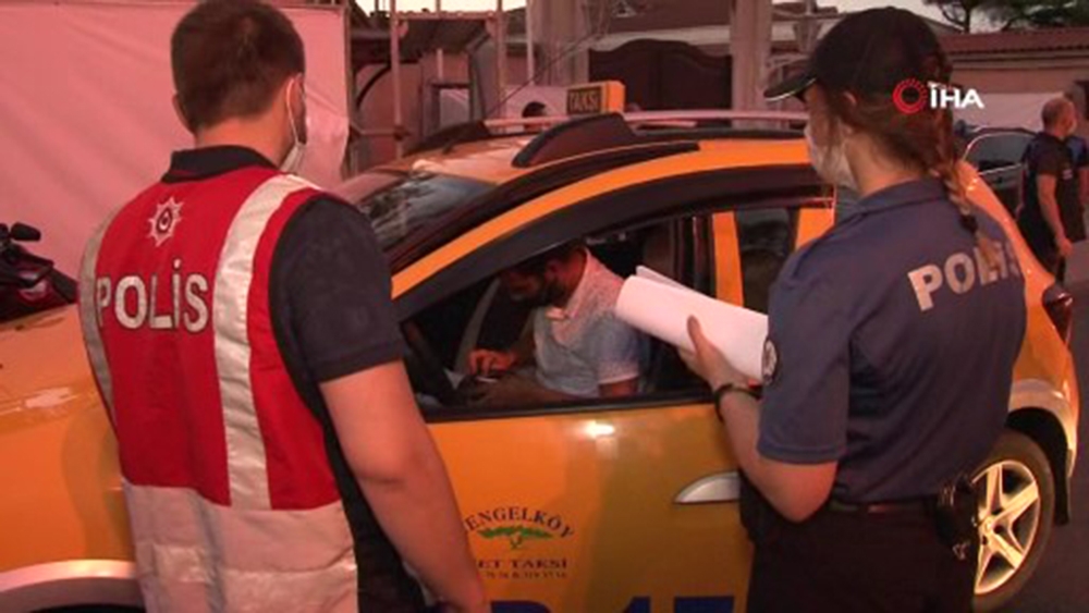 Üsküdar’da taksi ve restoranlarda korona virüs denetimi