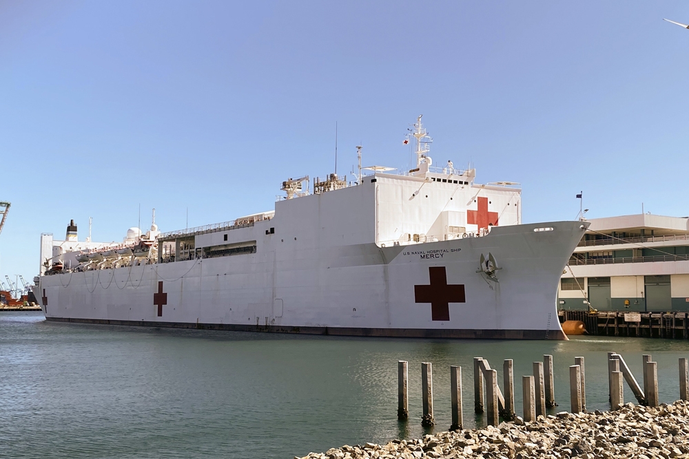 USNS Mercy yüzen hastane gemisi, Los Angeles Limanı’na geldi