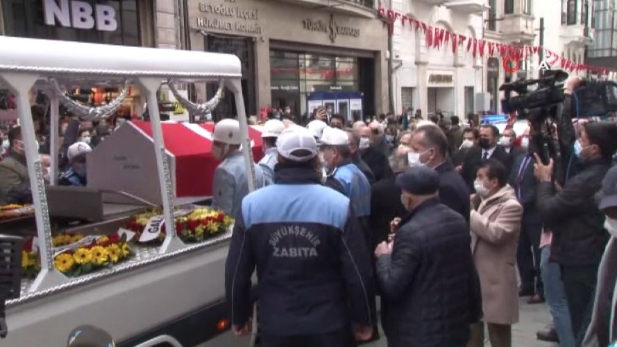 Usta oyuncu Rasim Öztekin son yolculuğuna uğurlandı