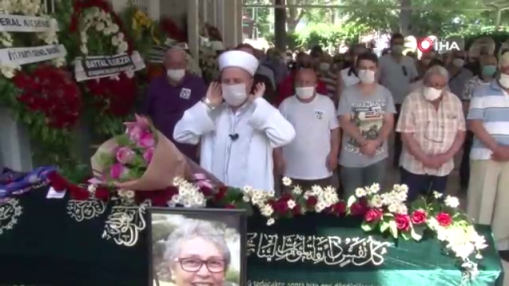 Usta tiyatro oyuncusu Ayşegül Atik son yolculuğuna uğurlandı