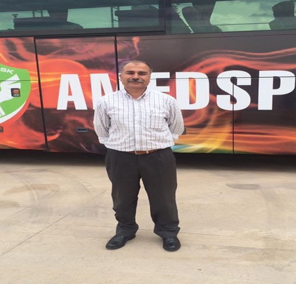 Üvey babasını 6 el ateş ederek öldürdü