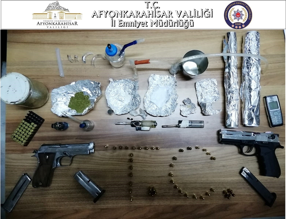 Uyuşturucu operasyonunda tanımlanamayan madde ele geçirildi