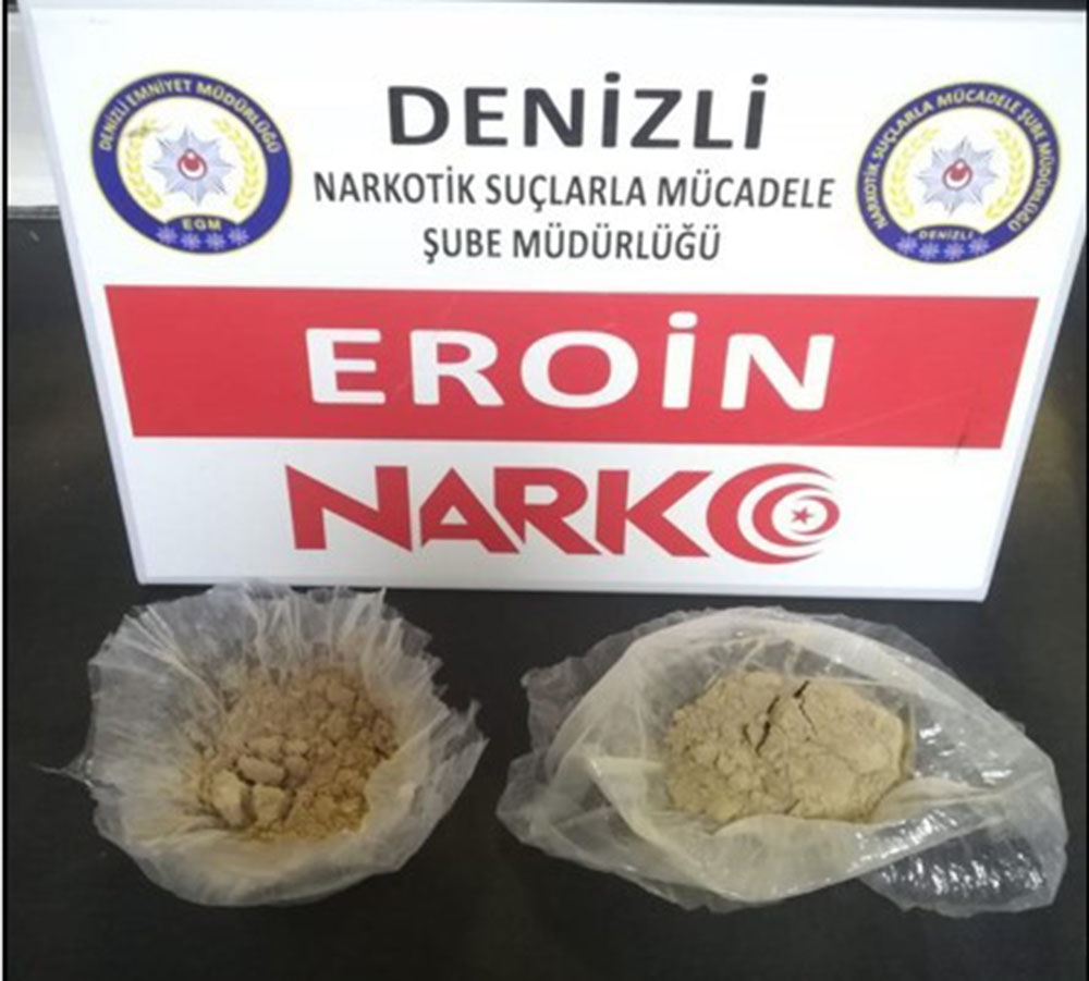Uyuşturucu tacirinin üzerinden servet çıktı
